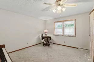 705 E Rosewood St, Watseka, IL 60970 - Photo 16