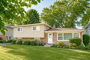 554 Patton Dr, Buffalo Grove, IL 60089 - Photo 1