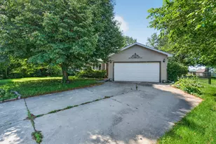 102 N Roma Ct, Toluca, IL 61369 - Photo 42