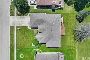 612 Edelweiss Dr, Antioch, IL 60002 - Photo 12