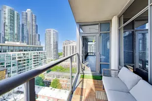 100 E 14th St, Chicago, IL 60605 - Photo 30