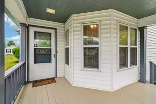 335 Belmont Ct, Grayslake, IL 60030 - Photo 2