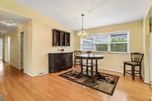 335 Belmont Ct, Grayslake, IL 60030 - Photo 6