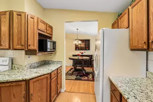 335 Belmont Ct, Grayslake, IL 60030 - Photo 10