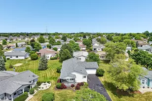 335 Belmont Ct, Grayslake, IL 60030 - Photo 32