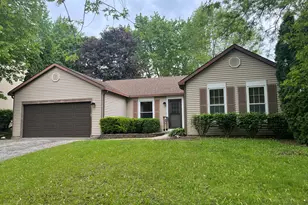 821 Brentwood Dr, Cary, IL 60013 - Photo 1