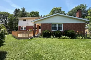 2022 E Woodview Dr, Mount Prospect, IL 60056 - Photo 6