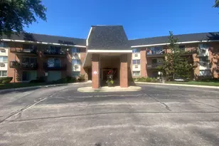 1198 Royal Glen Dr, Glen Ellyn, IL 60137 - Photo 1
