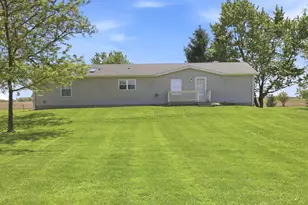 10078 State Route 9, Hoopeston, IL 60942 - Photo 2