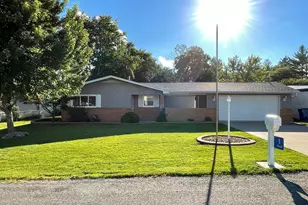 9 Hilltop Dr, Streator, IL 61364 - Photo 1