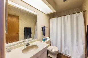 6104 Tyler Dr, Woodridge, IL 60517 - Photo 14