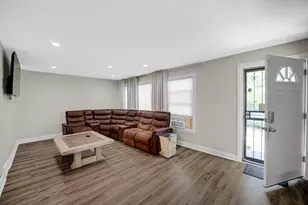 1105 W 123rd St, Calumet Park, IL 60827 - Photo 4