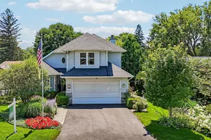 219 Woodlawn Dr, Mundelein, IL 60060 - Photo 1