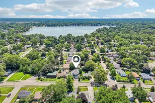 219 Woodlawn Dr, Mundelein, IL 60060 - Photo 2