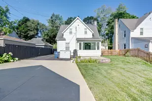 1113 Douglas Ct, Waukegan, IL 60085 - Photo 4