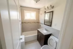 2605 W Fitch Ave, Chicago, IL 60645 - Photo 6