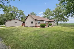 5472 E 2000 N Rd, Kankakee, IL 60901 - Photo 1