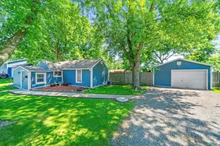 817 S Hugh St, Plano, IL 60545 - Photo 4