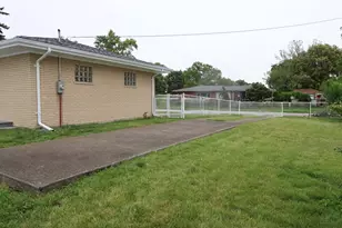16644 Maple St, South Holland, IL 60473 - Photo 8