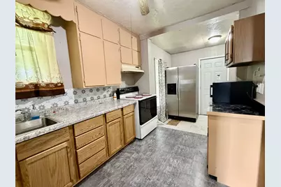 703 Park Place, Sterling, IL 61081 - Photo 12