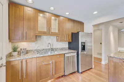 223 W Tanglewood Drive, Arlington Heights, IL 60004 - Photo 8