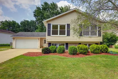 223 W Tanglewood Drive, Arlington Heights, IL 60004 - Photo 1