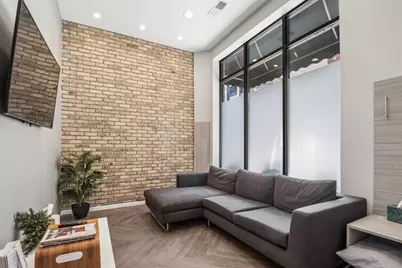 2223 W Belmont Avenue, Chicago, IL 60618 - Photo 4