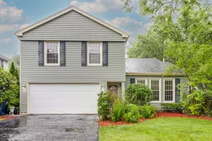 715 N Juneway Ave, Deerfield, IL 60015 - Photo 1