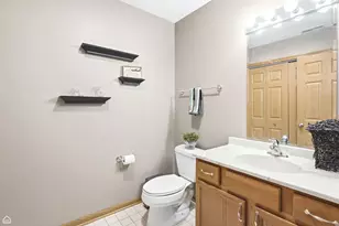 100 N Bokelman St, Roselle, IL 60172 - Photo 12