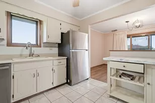 11111 Heritage Dr, Palos Hills, IL 60465 - Photo 6