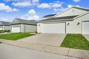 3314 Boulder Ridge Dr, Champaign, IL 61822 - Photo 2