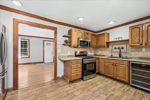 116 Valley Dr, Oakwood Hills, IL 60013 - Photo 8