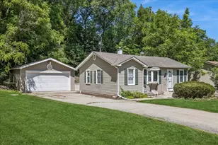 116 Valley Dr, Oakwood Hills, IL 60013 - Photo 1