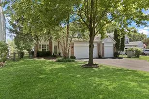 319 Deer Lake Dr, Hainesville, IL 60030 - Photo 2