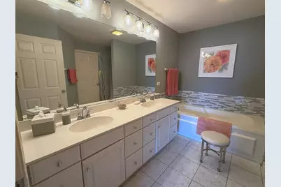 1150 Hawthorne Lane #1150, Elk Grove Village, IL 60007 - Photo 14