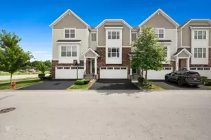 821 W Chase Ln, Palatine, IL 60067 - Photo 1