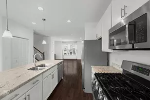821 W Chase Ln, Palatine, IL 60067 - Photo 8