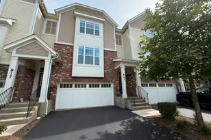 821 W Chase Ln, Palatine, IL 60067 - Photo 2