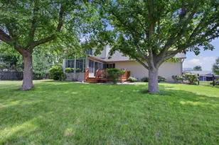 613 Sycamore Dr, Saint John, IL 61873 - Photo 40