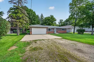 307 W Lincoln Ave, Gardner, IL 60424 - Photo 2
