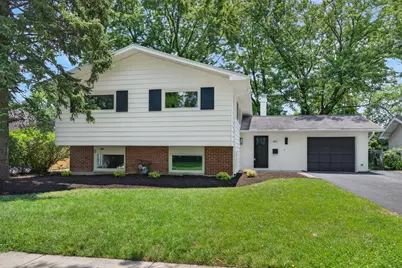 405 W Newport Road, Hoffman Estates, IL 60169 - Photo 1