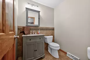 1811 Park Ave, Sycamore, IL 60178 - Photo 16