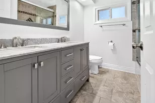 800 Ridgemoor Dr W, Willowbrook, IL 60527 - Photo 18