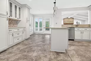 800 Ridgemoor Dr W, Willowbrook, IL 60527 - Photo 8