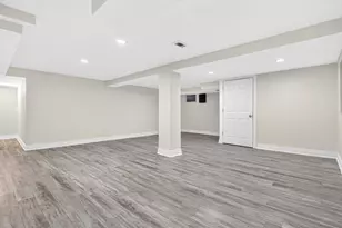 800 Ridgemoor Dr W, Willowbrook, IL 60527 - Photo 24