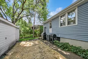 34690 N Nokomis Trail, McHenry, IL 60050 - Photo 4