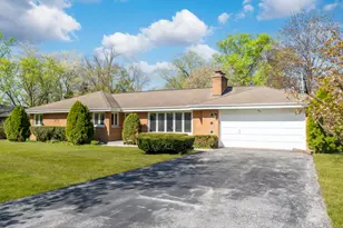 404 Tomah Ave, Prospect Heights, IL 60070 - Photo 1