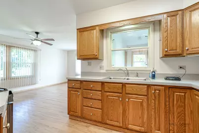 3615 Grandmore Avenue, Gurnee, IL 60031 - Photo 8