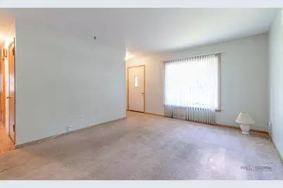 3615 Grandmore Avenue, Gurnee, IL 60031 - Photo 2