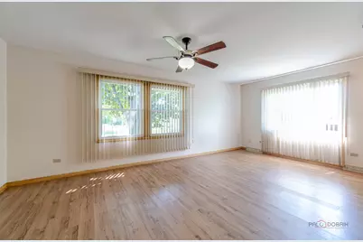 3615 Grandmore Avenue, Gurnee, IL 60031 - Photo 4